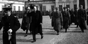 <%# $this->DataItem->marArticleFrom->title %