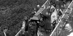 <%# $this->DataItem->marArticleFrom->title %