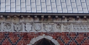 <%# $this->DataItem->marArticleFrom->title %