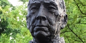 <%# $this->DataItem->marArticleFrom->title %