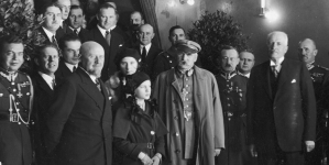 <%# $this->DataItem->marArticleFrom->title %