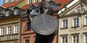 Pomnik Syreny na Rynku Starego Miasta w Warszawie.