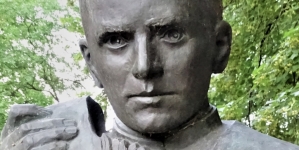 <%# $this->DataItem->marArticleFrom->title %