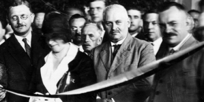 <%# $this->DataItem->marArticleFrom->title %