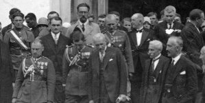 <%# $this->DataItem->marArticleFrom->title %