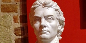 <%# $this->DataItem->marArticleFrom->title %