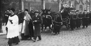 <%# $this->DataItem->marArticleFrom->title %