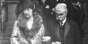 <%# $this->DataItem->marArticleFrom->title %