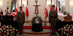 <%# $this->DataItem->marArticleFrom->title %