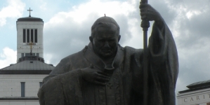 <%# $this->DataItem->marArticleFrom->title %