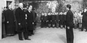 <%# $this->DataItem->marArticleFrom->title %