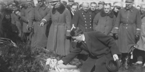 <%# $this->DataItem->marArticleFrom->title %