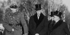 <%# $this->DataItem->marArticleFrom->title %