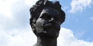 <%# $this->DataItem->marArticleFrom->title %