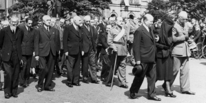 <%# $this->DataItem->marArticleFrom->title %