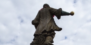 <%# $this->DataItem->marArticleFrom->title %