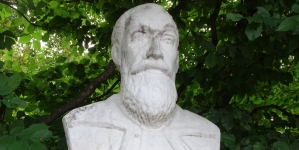 <%# $this->DataItem->marArticleFrom->title %