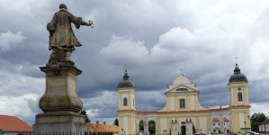 <%# $this->DataItem->marArticleFrom->title %