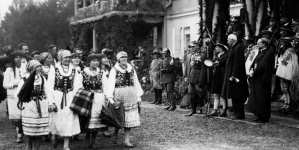 <%# $this->DataItem->marArticleFrom->title %