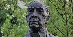 <%# $this->DataItem->marArticleFrom->title %