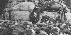 <%# $this->DataItem->marArticleFrom->title %