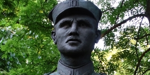 Pomnik majora Hieronima Dekutowskiego "Zapory" w Parku Jordana w Krakowie.