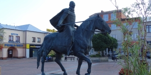 <%# $this->DataItem->marArticleFrom->title %