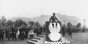 <%# $this->DataItem->marArticleFrom->title %