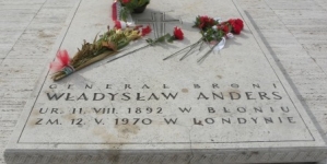 BOHATER BEZ OBYWATELSTWA