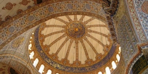 PIERWSZY W SYNAGODZE I W MECZECIE