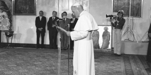 <%# $this->DataItem->marArticleFrom->title %