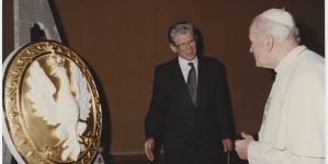 <%# $this->DataItem->marArticleFrom->title %