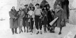 <%# $this->DataItem->marArticleFrom->title %