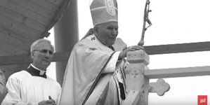 "Pod prąd" Mateusza Pospieszalskiego.