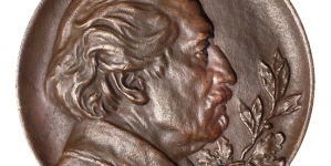 "Cyprianowi Godebskiemu twórcy pomnika Mickiewicza" Ignacego Łopieńskiego.