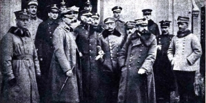 "Dowódcy frontu pomorskiego. Gen. Nieniewski, gen. Lamezan, gen. Sobolewski, płk. Iwanowski, gen. Prószyński, ppłk. Thomme, gen. J. Haller.""