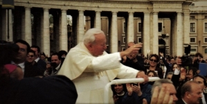 "25 lat pontyfikatu Jana Pawła II", cykl "Sezon na Dwójkę".