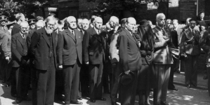 <%# $this->DataItem->marArticleFrom->title %