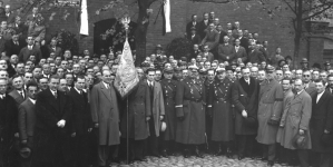 <%# $this->DataItem->marArticleFrom->title %