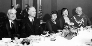 <%# $this->DataItem->marArticleFrom->title %