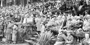 <%# $this->DataItem->marArticleFrom->title %