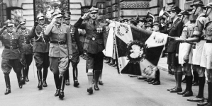 <%# $this->DataItem->marArticleFrom->title %