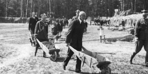 <%# $this->DataItem->marArticleFrom->title %