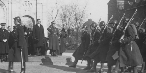 <%# $this->DataItem->marArticleFrom->title %