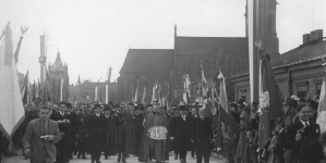 <%# $this->DataItem->marArticleFrom->title %