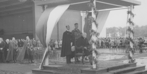 <%# $this->DataItem->marArticleFrom->title %