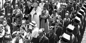 <%# $this->DataItem->marArticleFrom->title %