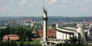 <%# $this->DataItem->marArticleFrom->title %