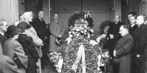 <%# $this->DataItem->marArticleFrom->title %