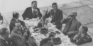 <%# $this->DataItem->marArticleFrom->title %